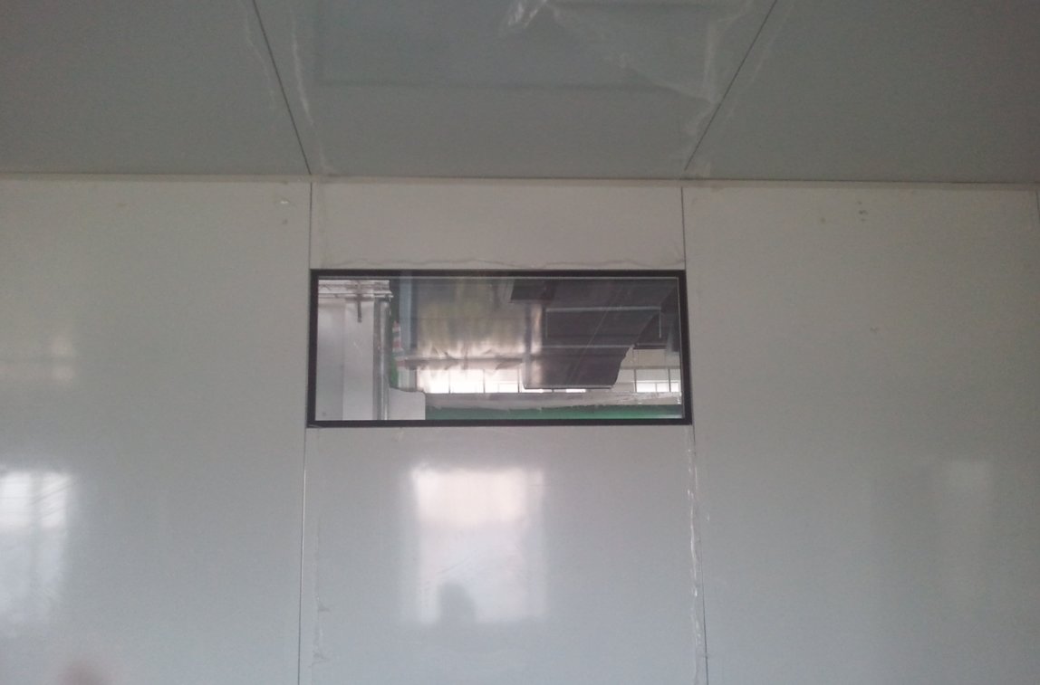 手工彩鋼板配套鋼制門窗施工案例